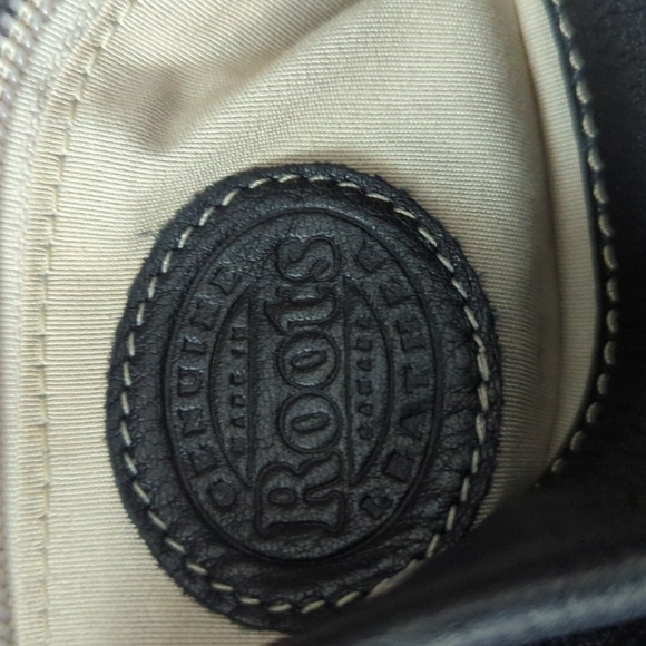 ROOTS Genuine Leather Bag - Picture 11 of 15